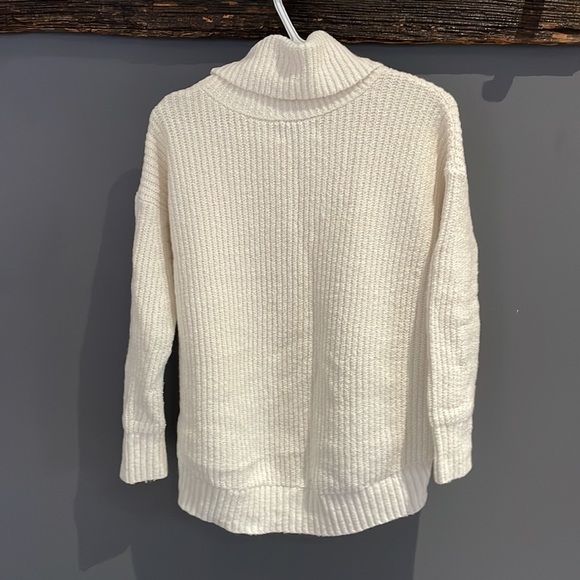 Old navy chunky knit turtleneck - Picture 2 of 3